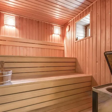 Luxurious With Sauna *